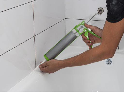 How To Seal A Bath Properly - How To Use Silicone Bathroom Sealant