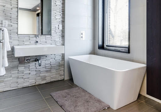 How to Keep a Bathroom Warm in Winter